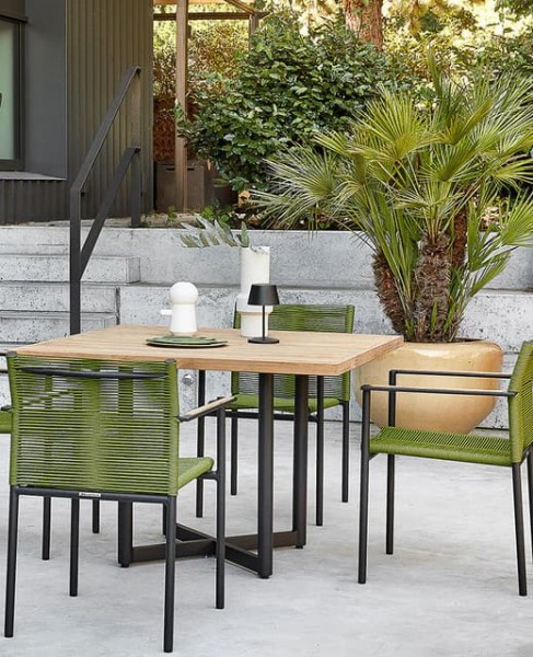 Applebee Jakarta Gartentisch