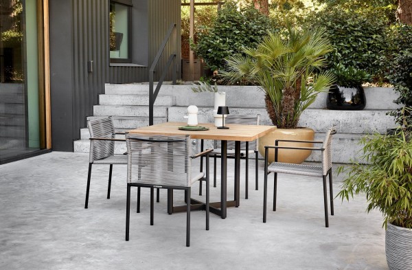 Applebee Jakarta Gartentisch