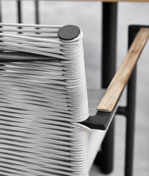 Applebee Jakarta Gartentisch