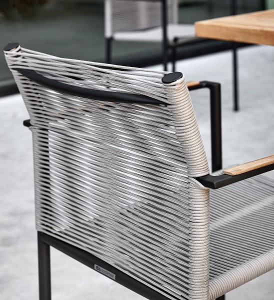 Applebee Jakarta Gartentisch