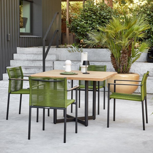 Applebee Jakarta Gartentisch