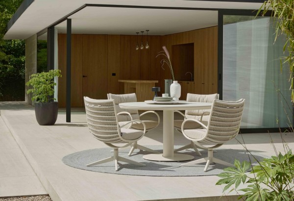 Applebee Melville Gartentisch