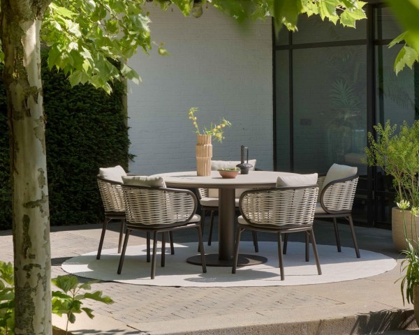 Applebee Melville Gartentisch