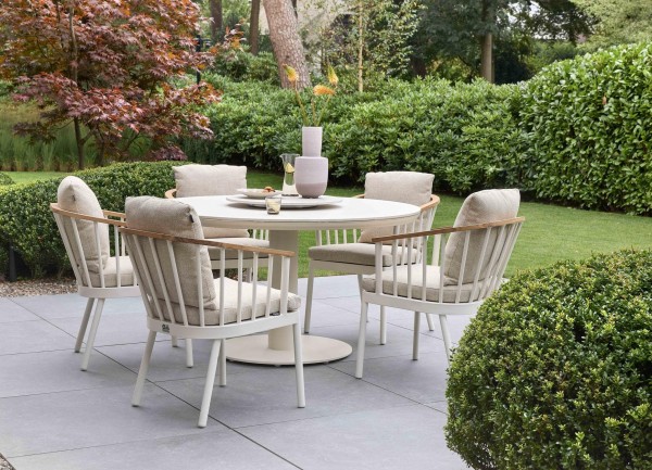 Applebee Melville Gartentisch