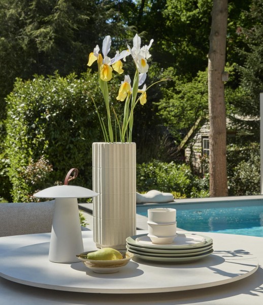 Applebee Melville Gartentisch