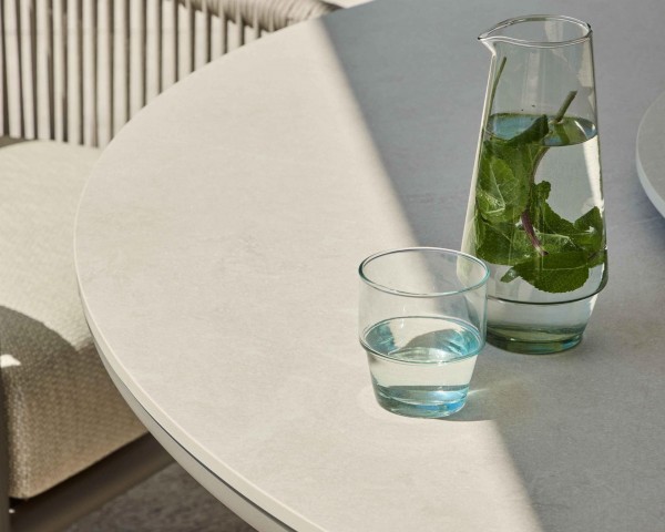 Applebee Melville Gartentisch