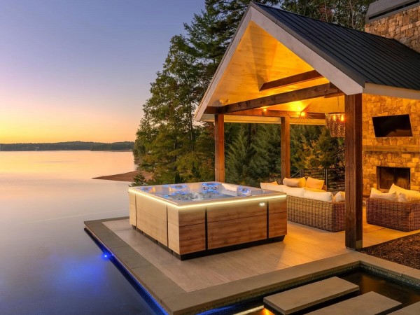 Bullfrog Spas M9 Whirlpool