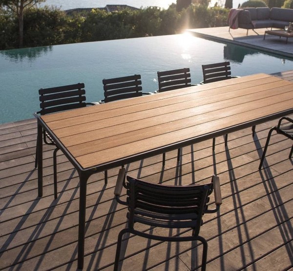 Houe Four Gartentisch