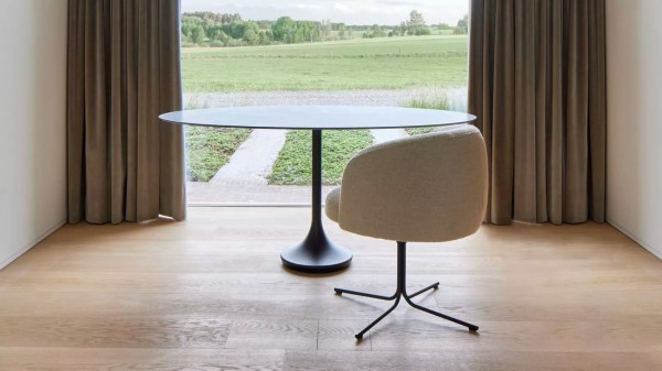 Joli Central Oval Esstisch