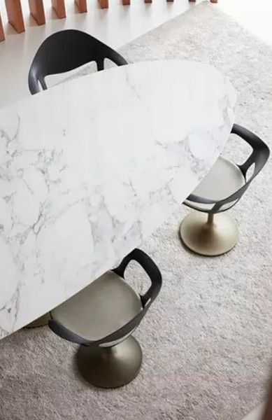 Joli Central Oval Esstisch Gross