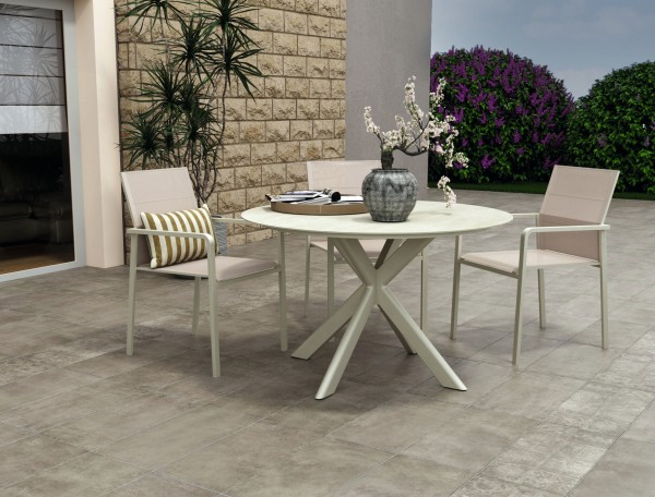 Zebra Mantis Gartentisch